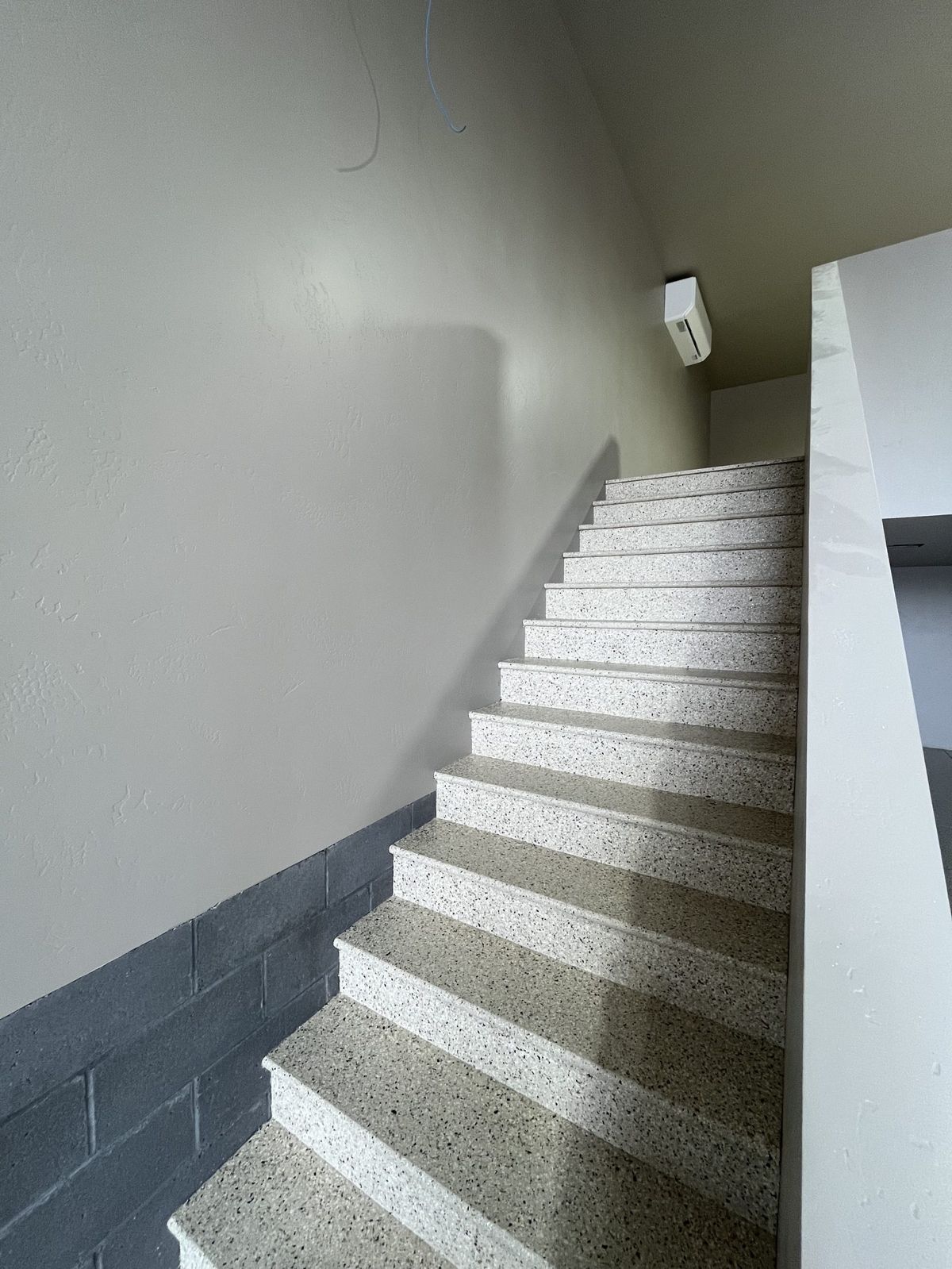Epoxy flake-coated stairs