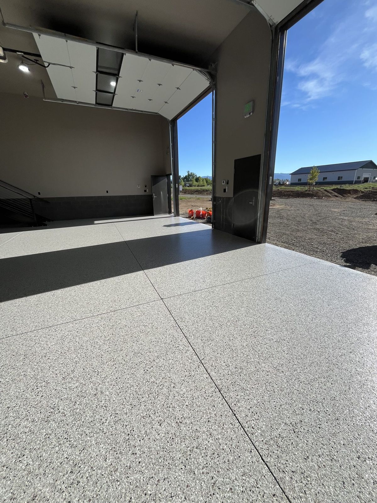 Flake epoxy floor in a large garage
